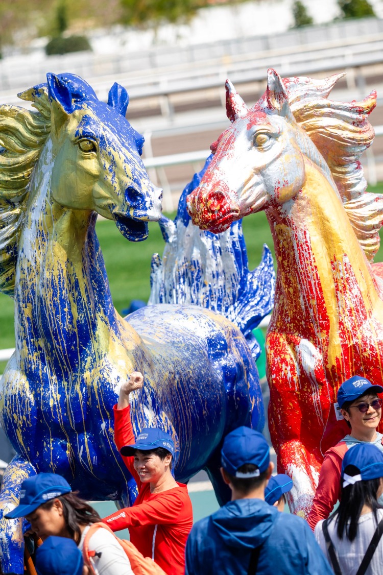 Two harmonious horse sculptures symbolising the unity between the Club and the community, were showcased at Sha Tin Racecourse on 22 March at the BMW Hong Kong Derby.  